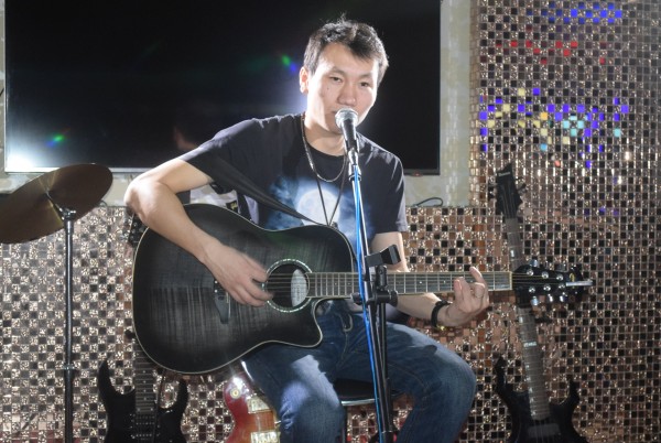 Дуучин Тулгаа: Гитар бол миний эхнэр түүнгүйгээр би амьдралаа төсөөлөшгүй